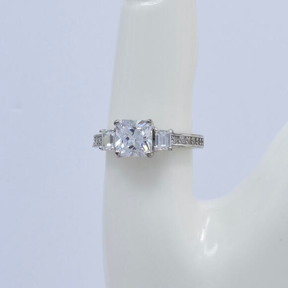 NWOT Fragrant Jewels Princess-Cut Multi-Stone Cubic Zirconia Ring Size 8 US - Picture 2 of 5